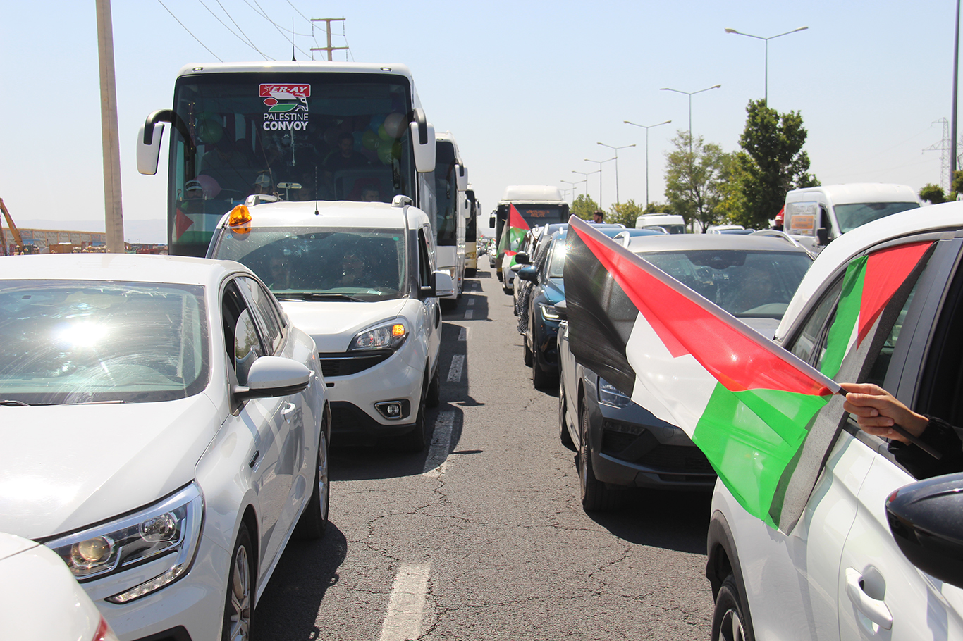 Bosna Hersek'ten yola çıkan Filistin Konvoyu Diyarbakır'da coşkuyla karşılandı