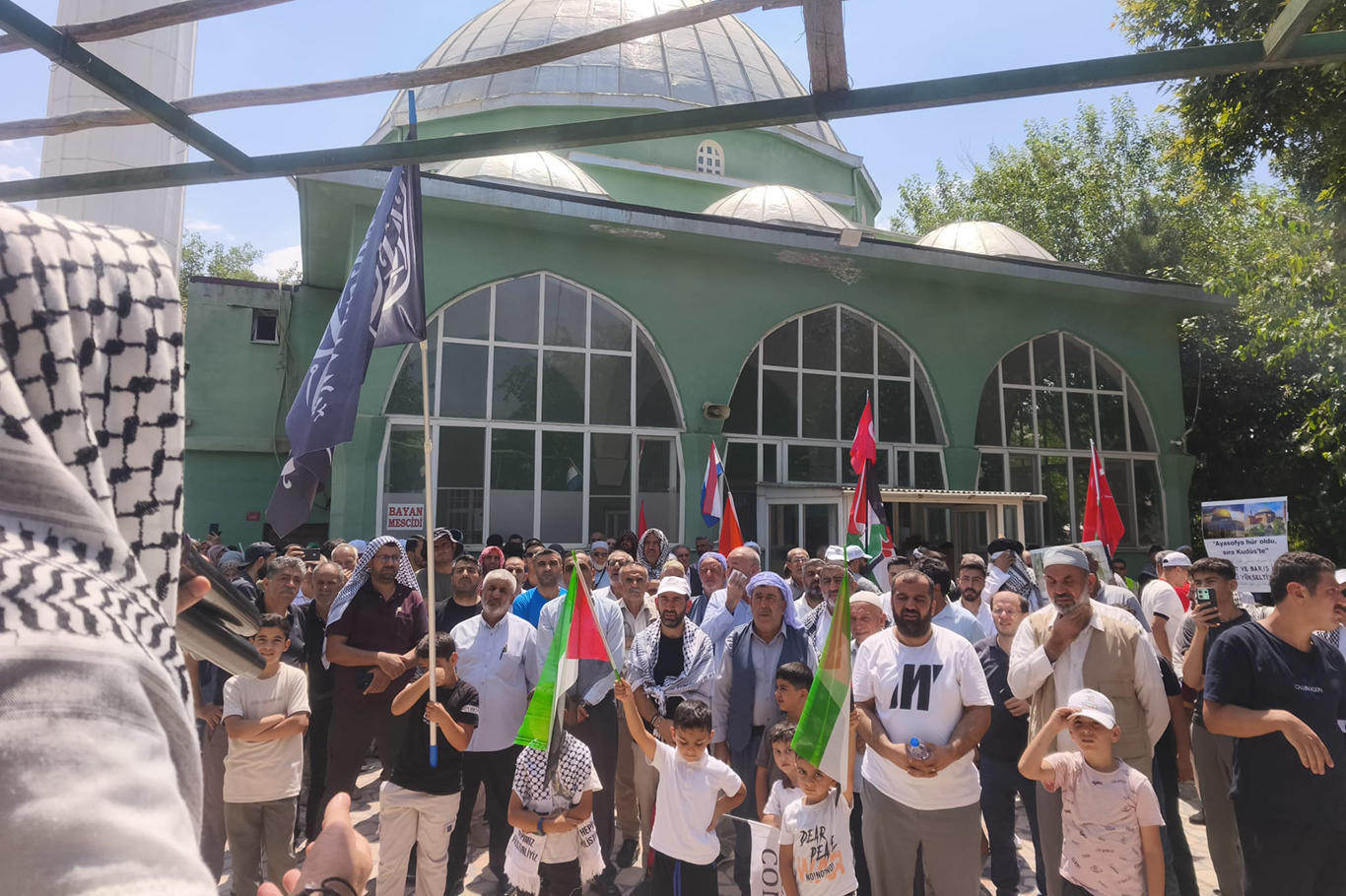 Filistin Konvoyu Çınar'da yoğun katılım ile karşılandı