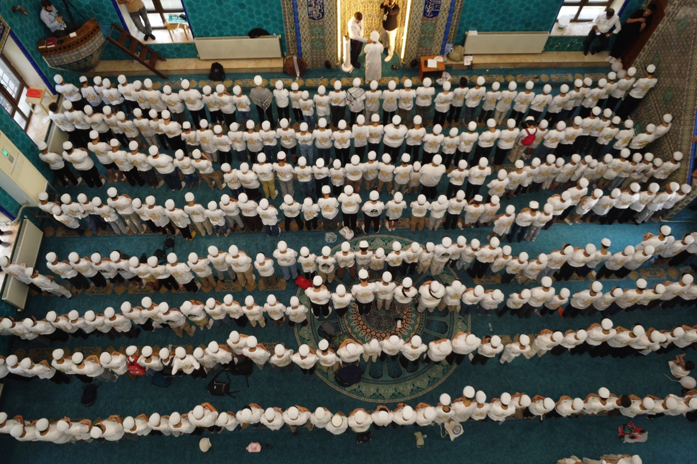Bursa’da yüzlerce çocuk “Hayat Namazla Güzeldir” programında bir araya gelerek kitlesel yürüyüş gerçekleştirdi