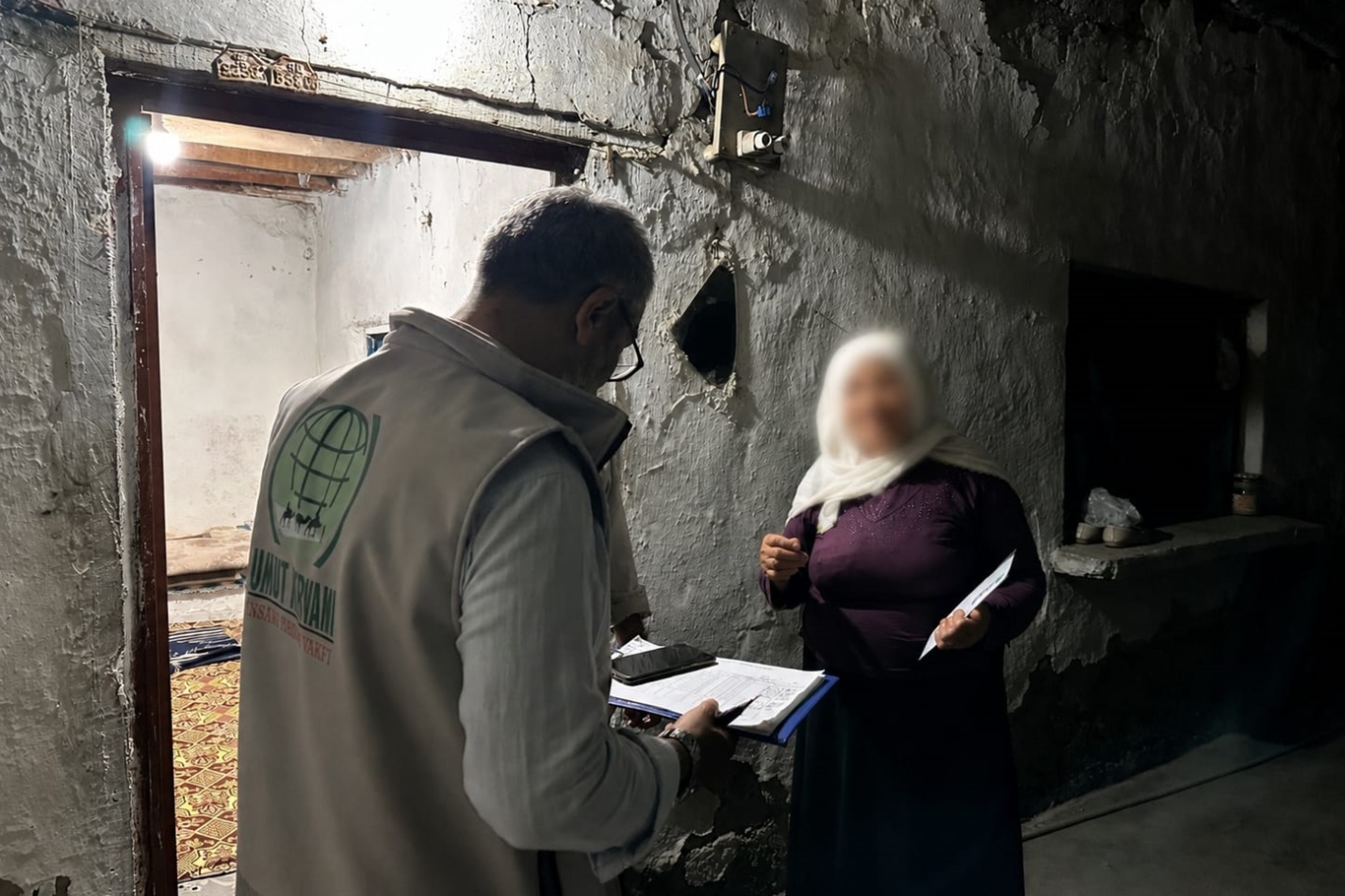 Umut Kervanı Batman'da mağdur ailelere nakdi yardım ulaştırıldı