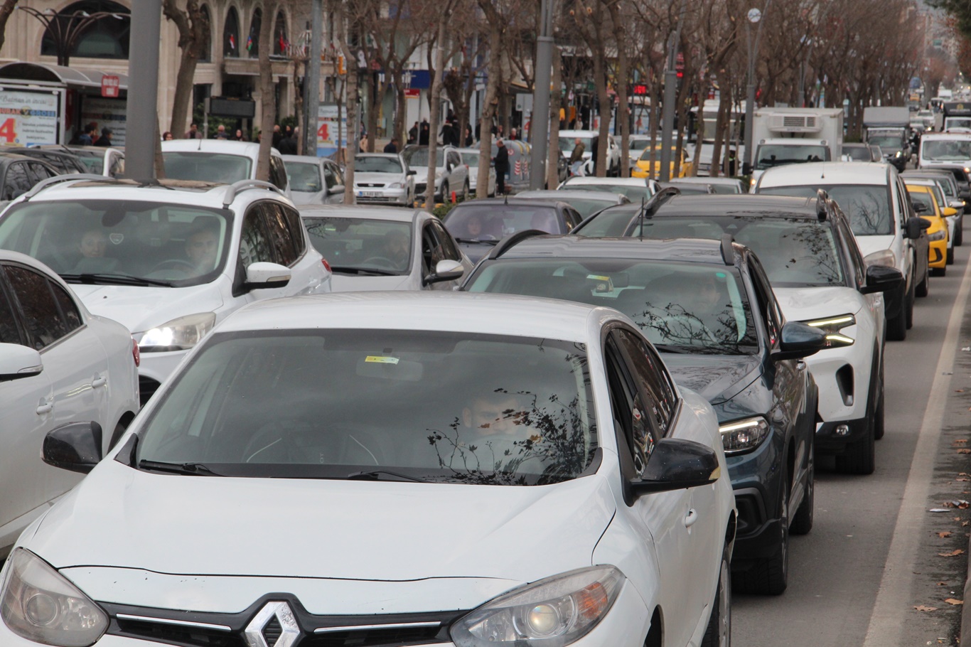 Uzman sürüş eğitmeni Taşkın'dan okul telaşı uyarısı: Trafiğe çıkarken bunlara dikkat edin