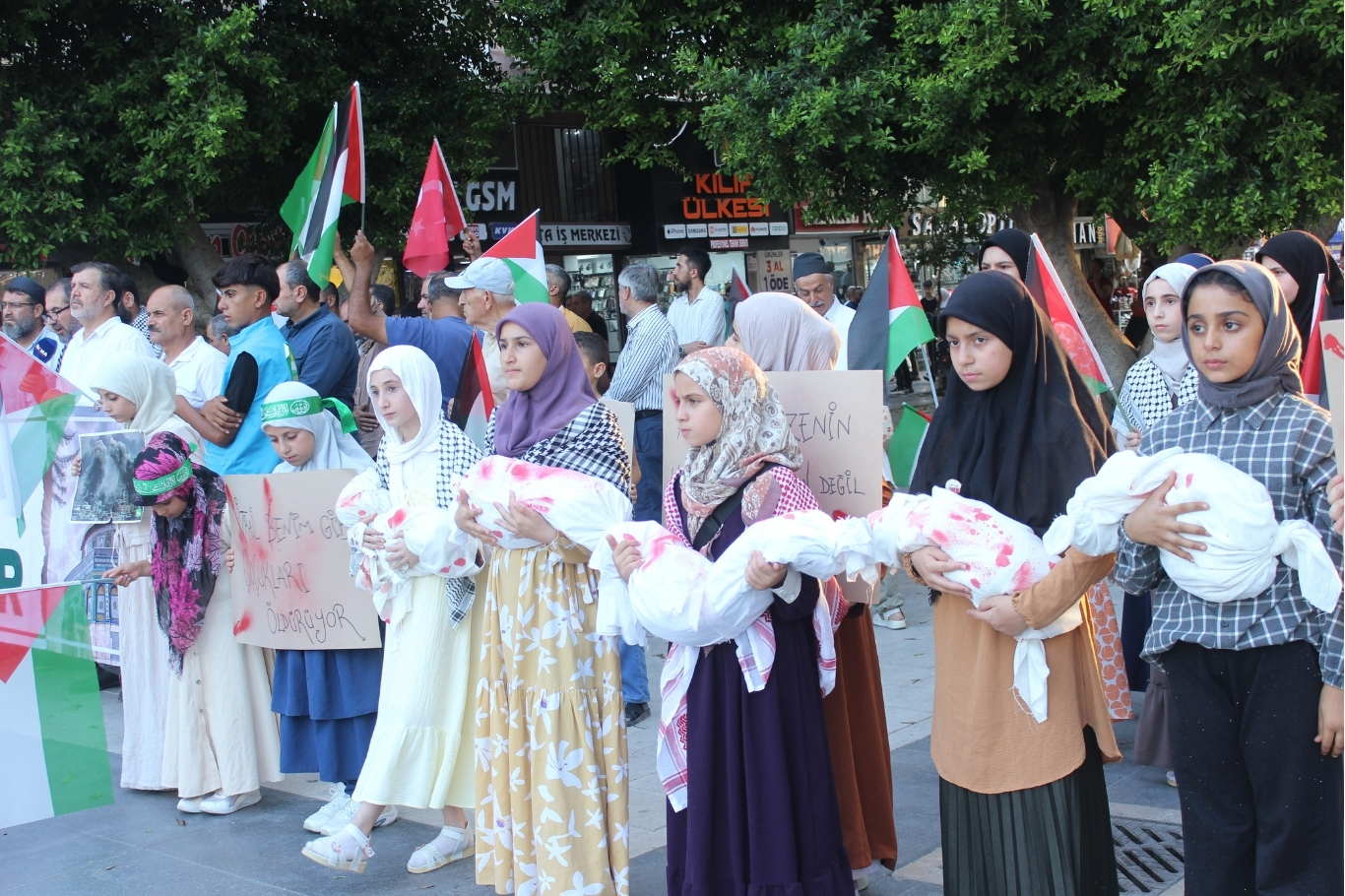 Tarsus'ta Gazze için "dur" çağrısı
