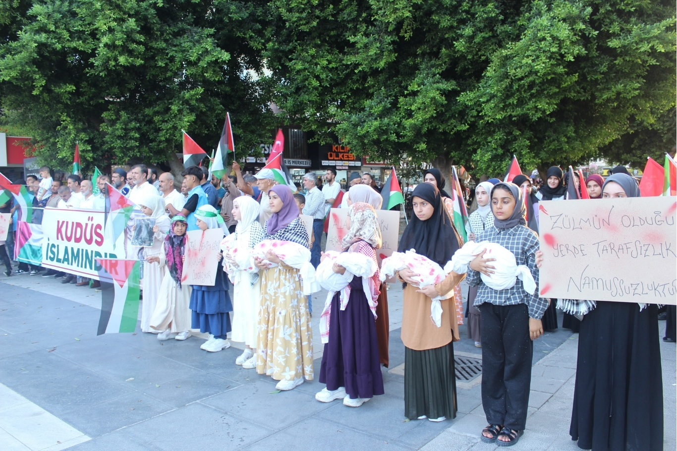Tarsus'ta Gazze için "dur" çağrısı