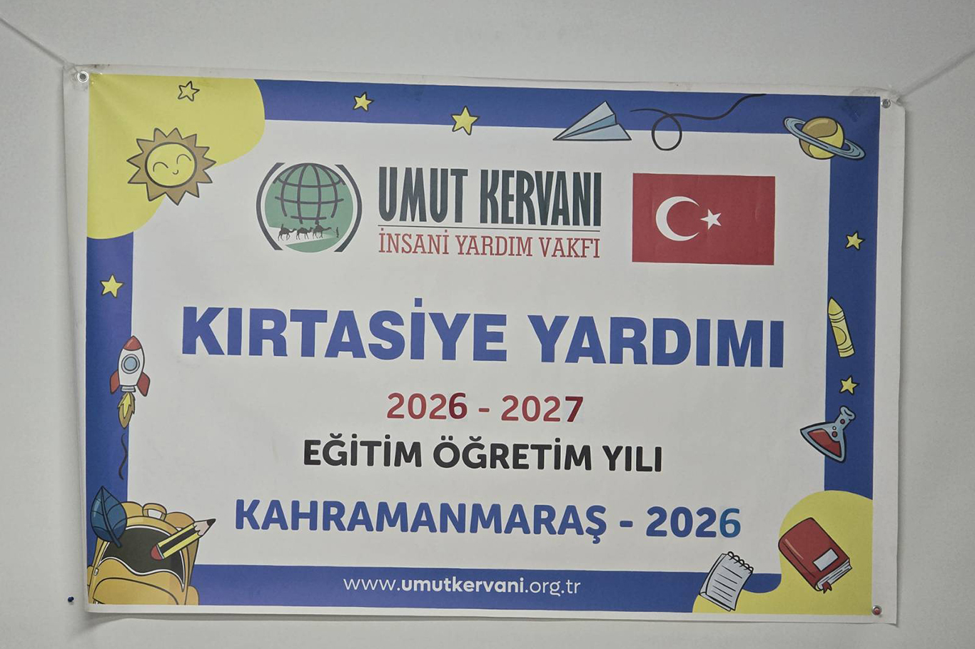Umut Kervanı Kahramanmaraş'ta yetim ve muhtaç çocuklara kırtasiye desteği