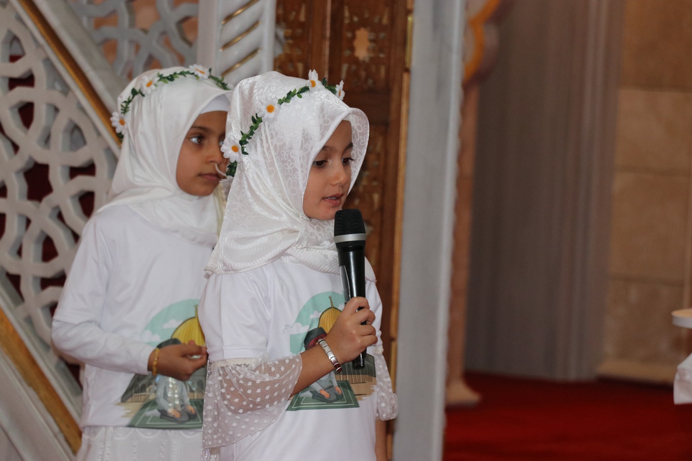 Ankara'da minikler "Hayat Namazla Güzeldir" dedi