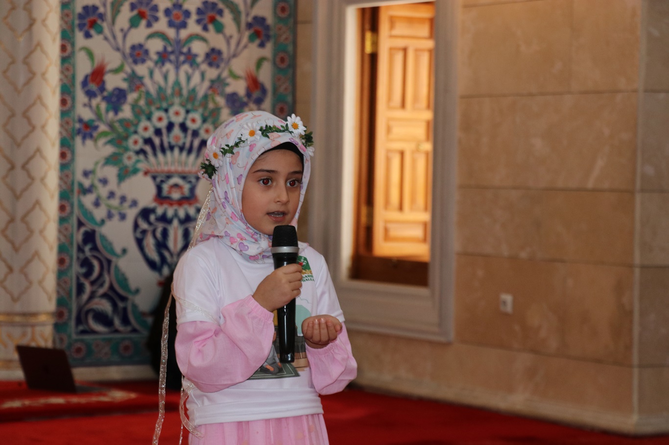 Ankara'da minikler "Hayat Namazla Güzeldir" dedi