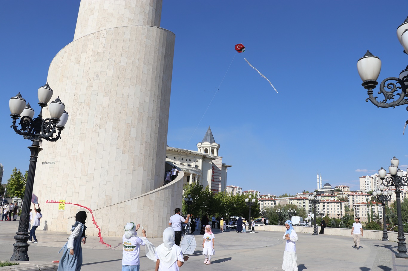 Ankara'da minikler "Hayat Namazla Güzeldir" dedi