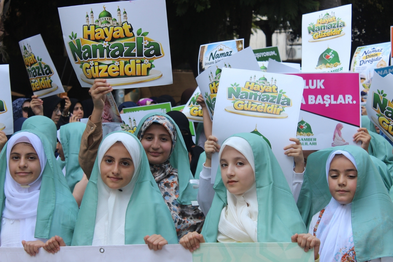 Mersin'de "Hayat Namazla Güzeldir" programı düzenlendi