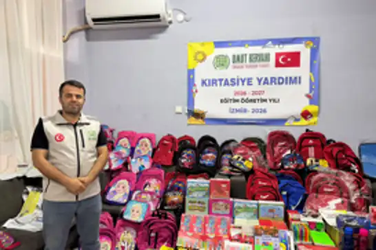 İzmir Umut Kervanı’ndan ihtiyaç sahibi öğrencilere kırtasiye desteği