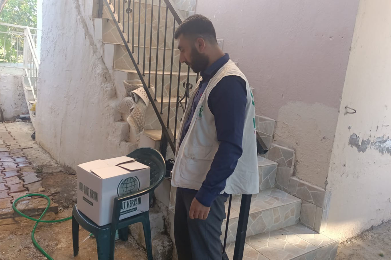 Umut Kervanı İzmir'den onlarca aileye gıda yardımı