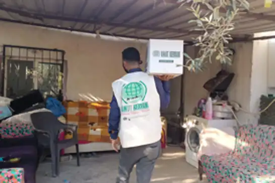 Umut Kervanı İzmir'den onlarca aileye gıda yardımı