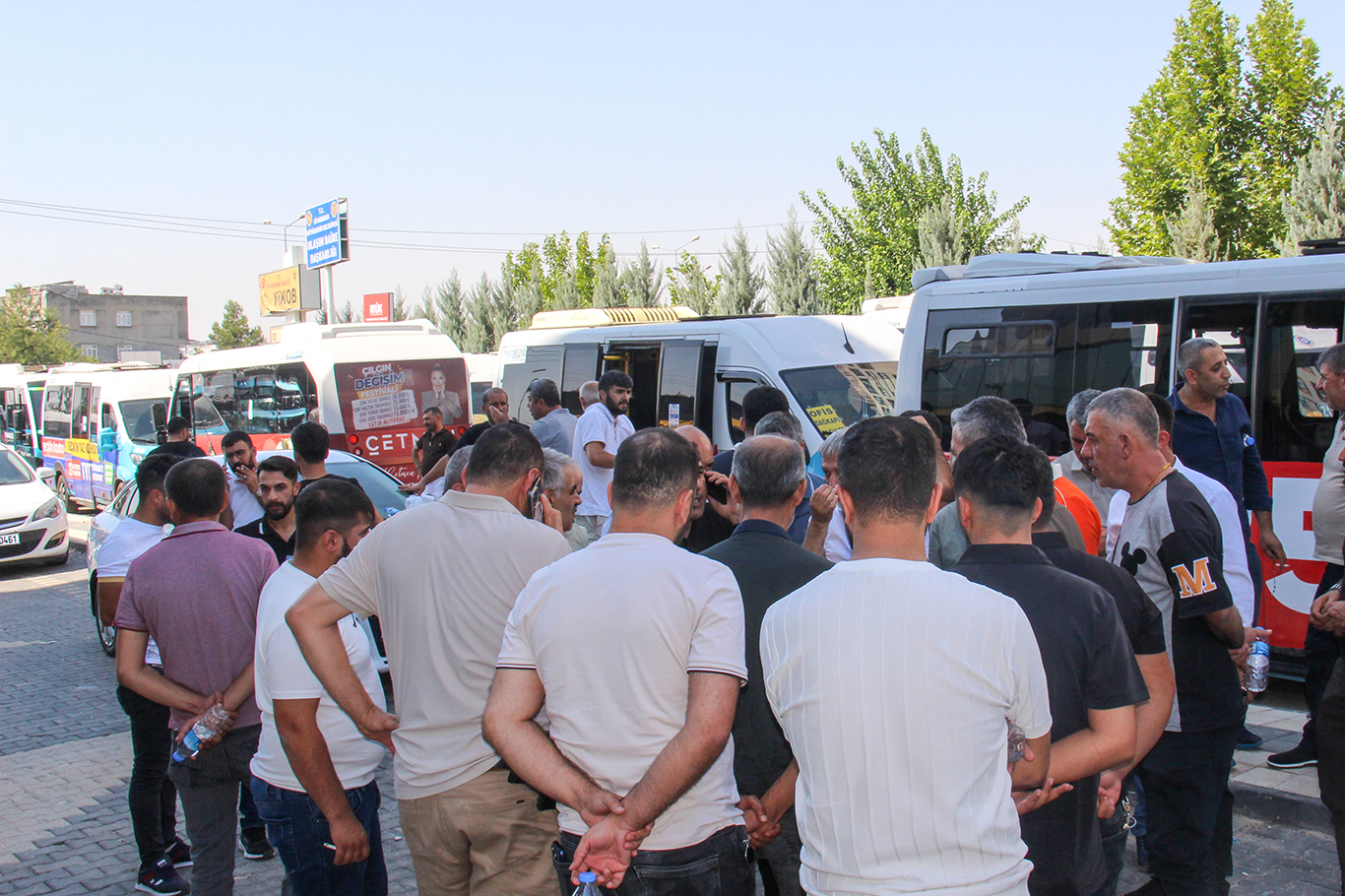 Diyarbakır'da özel halk otobüsleri kontak kapattı: Hak ettiğimiz rayici istiyoruz