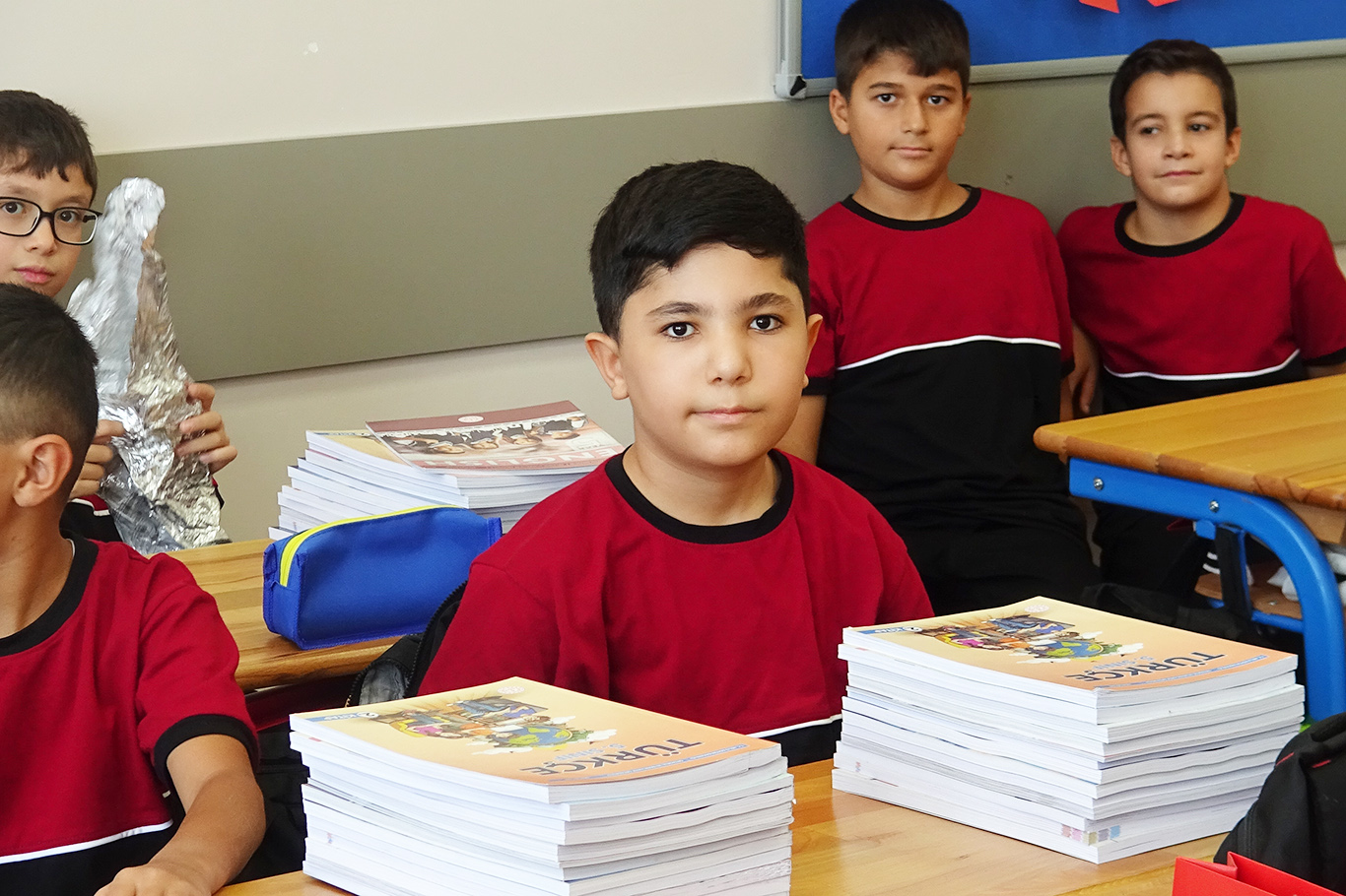 Öğrencilerin ilk gün heyecanı: Okul açıldığı için çok mutluyuz