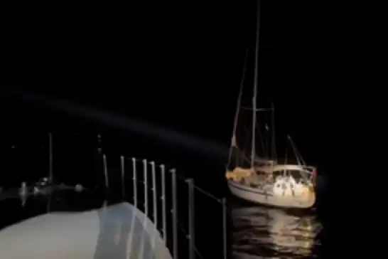 İzmir'de 11 düzensiz göçmen ile 2 göçmen kaçakçısı şüphelisi yakalandı