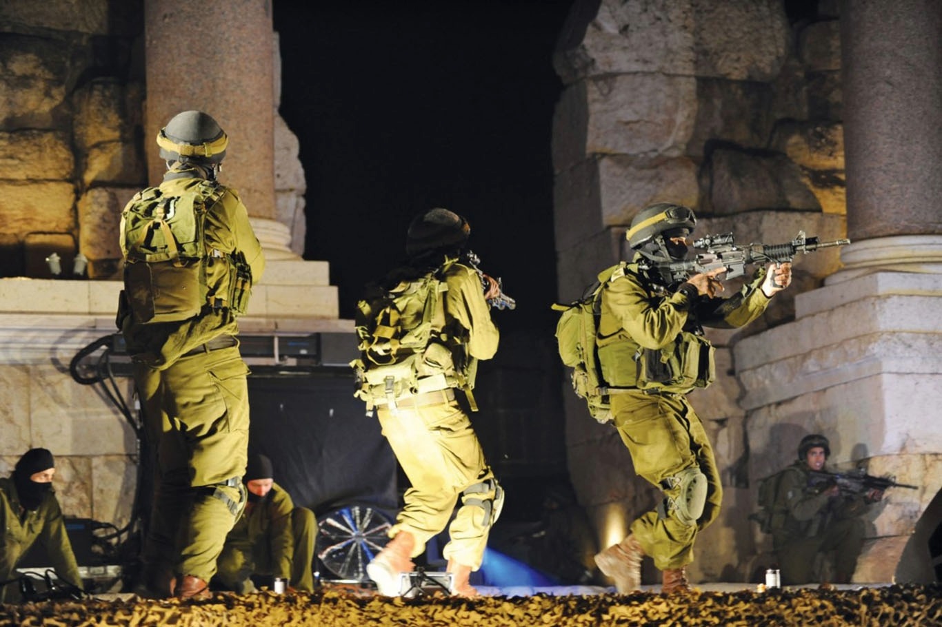 الاحتلال الصهيوني يقتحم بلدات جنوب جنين ويحتجز 14 فلسطينياً