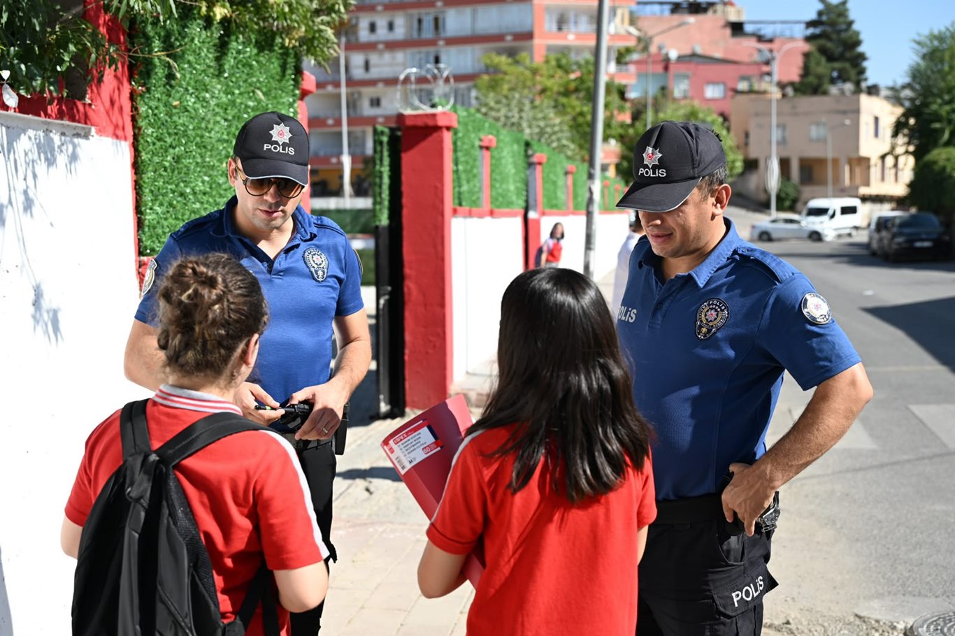 Siirt’te okul çevreleri ve servis araçları denetlendi