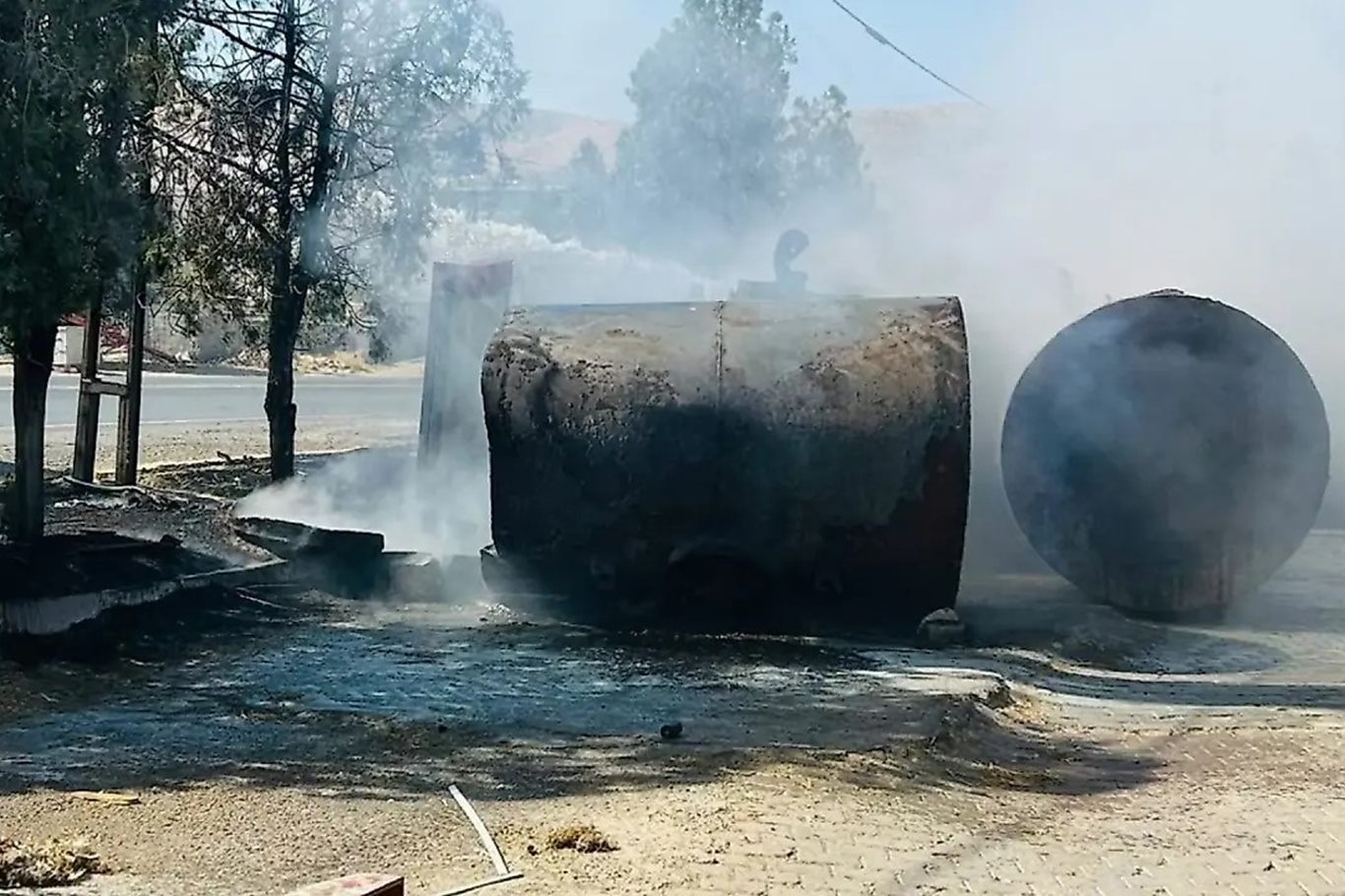 Siirt’te akaryakıt istasyonunda yangın: Alevler tanklara sıçradı