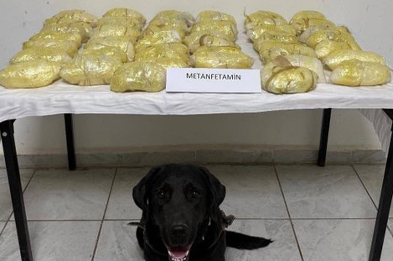 Li Colemêrgê di qamyonekê de 21 kîlo û 700 gram maddeyên hişber hatin desteserkirin