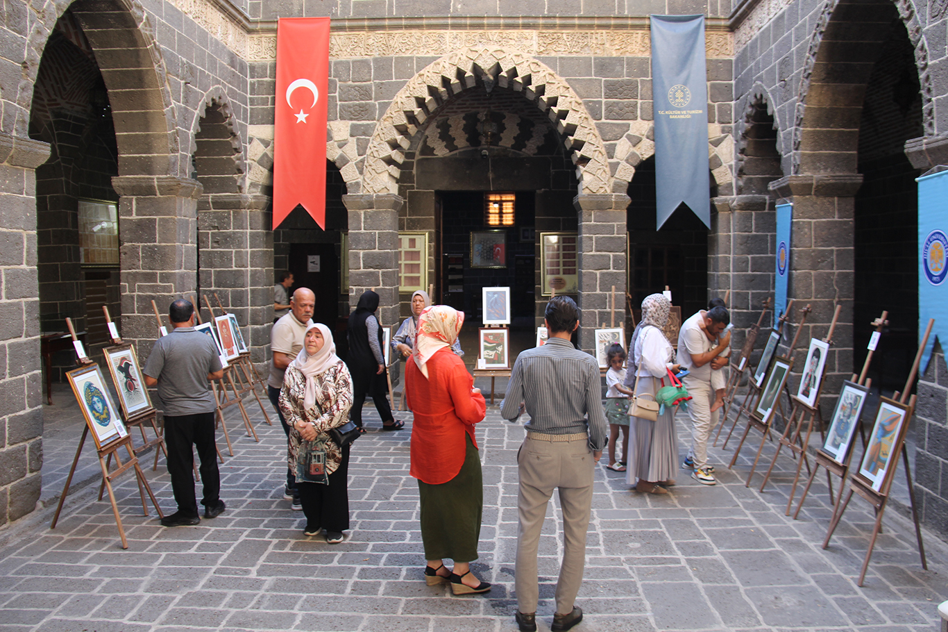 Diyarbakır'da Gazze'nin acısı ve direnişini anlatan sergi açıldı 