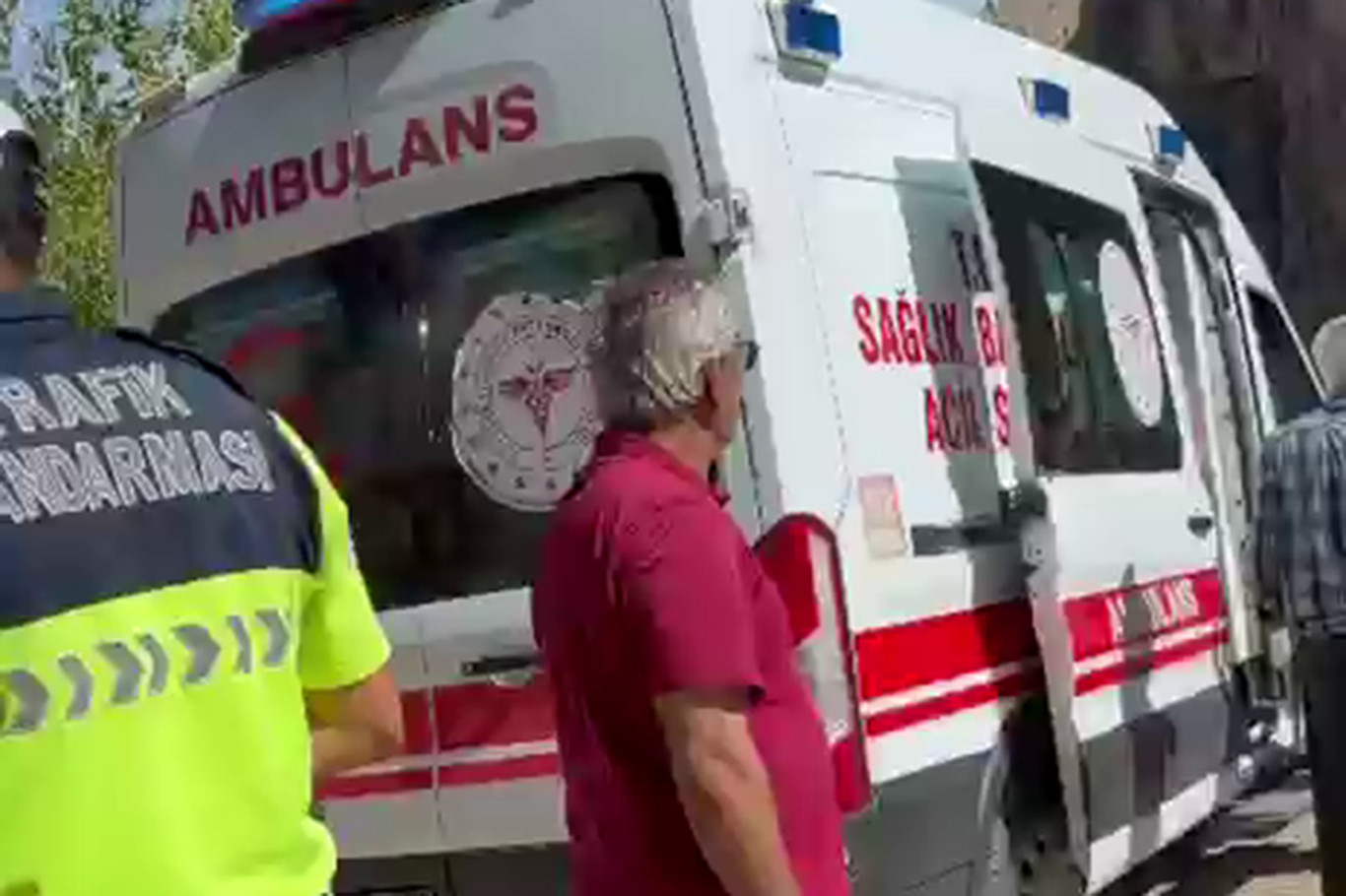 Kontrolden çıkan hafif ticari araç Tohma Çayı'na devrildi: 1 ölü, 1 yaralı