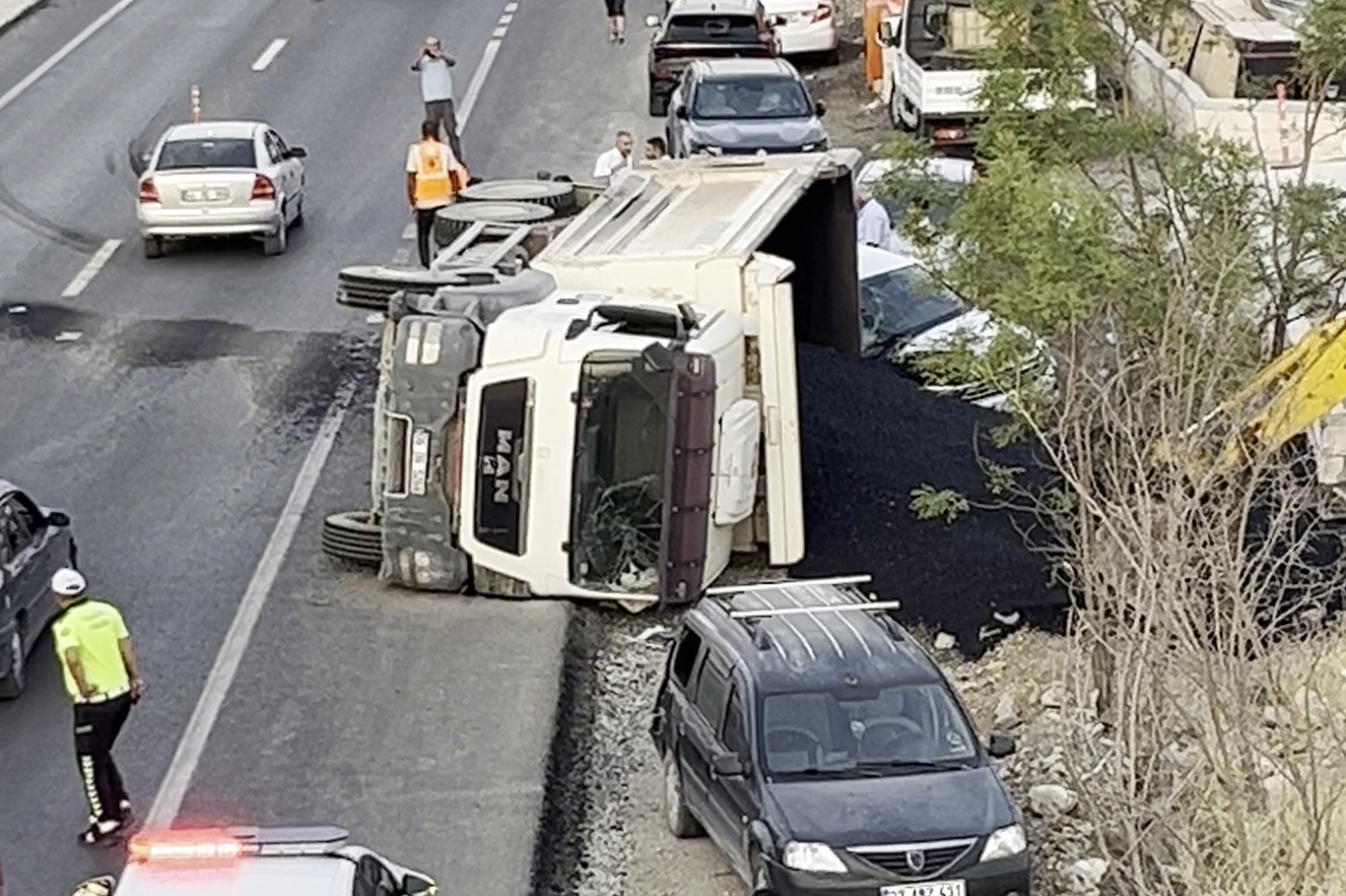 Malatya'da asfalt yüklü kamyonun çarptığı yaya ağır yaralandı