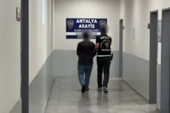 Antalya'da dolandırıcılık şüphelisi suçüstü yakalandı