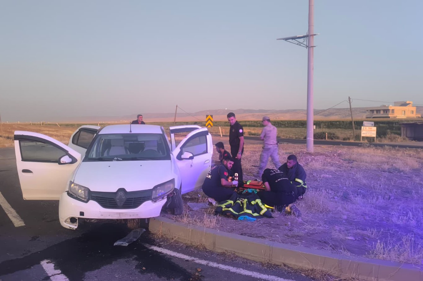 Wesayîta ku ji kontrolê derket li refûjê qelibî: 4 birîndar