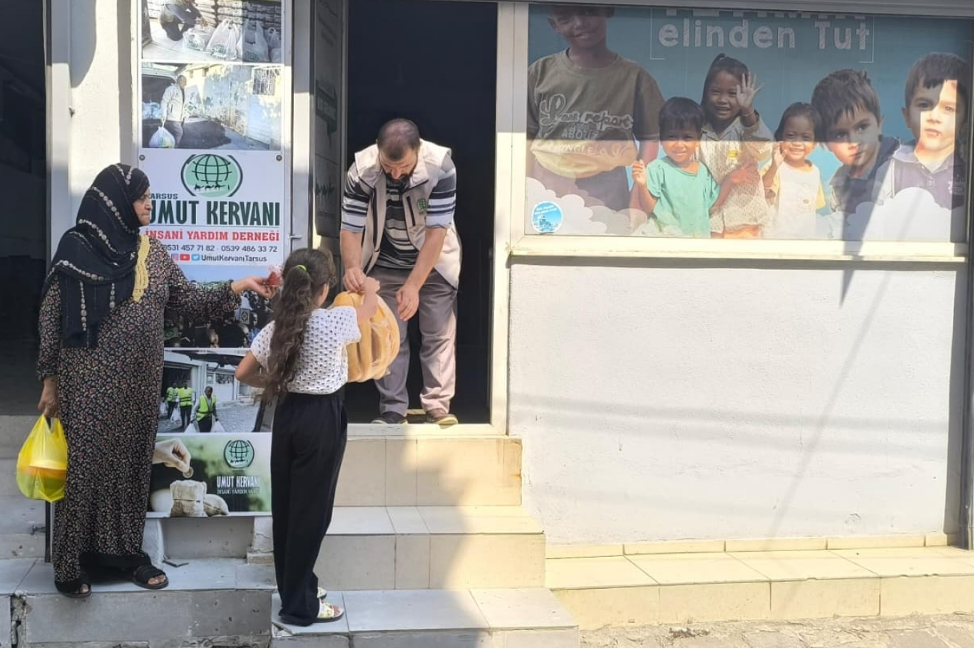 Umut Kervanı Tarsus'tan ihtiyaç sahiplerine ekmek desteği