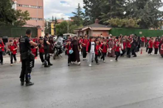 Konya’da okul çıkışlarında zabıtadan güvenli geçiş uygulaması