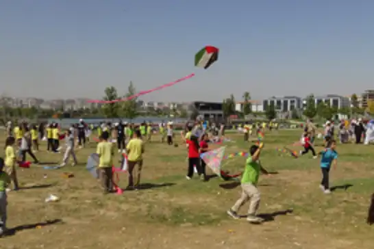Malatya'da Gazzeli çocuklar için uçurtmalar gökyüzüne bırakıldı