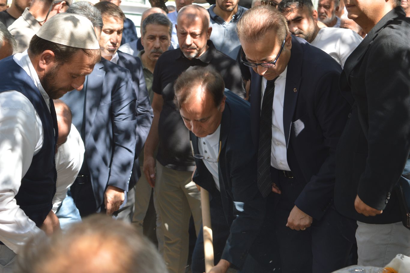 Siirt’in tanınan hekimlerinden Dr. Feridun Bağış son yolculuğuna uğurlandı