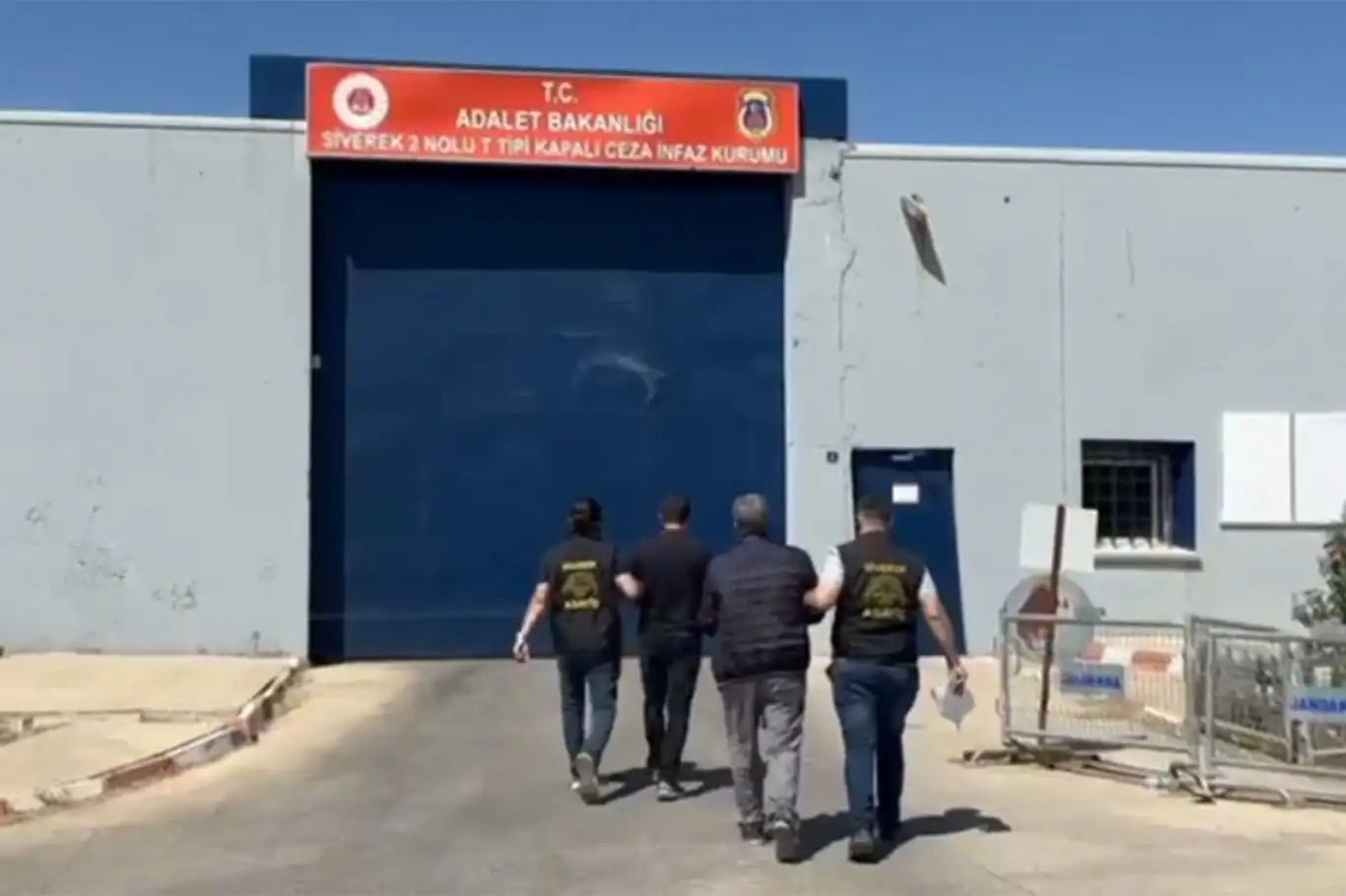Şanlıurfa'da 25'er yıl hapis cezası bulunan 2 hükümlü yakalandı