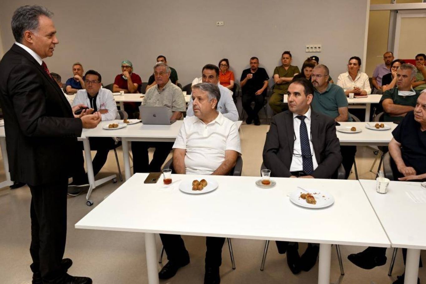 Rektör Akpolat, Karaciğer Nakli Enstitüsünü ziyaret etti