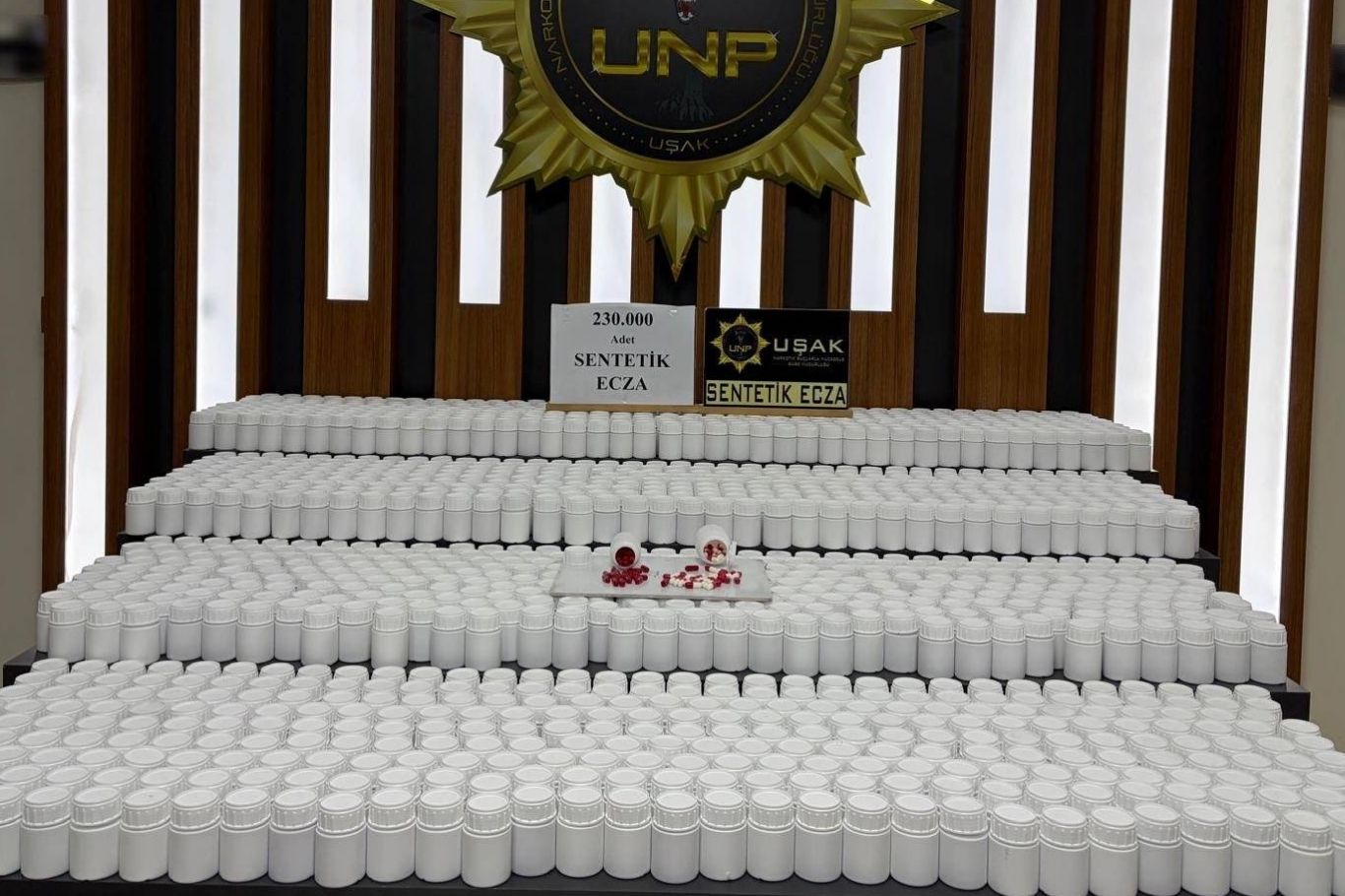 Uşak'ta uyuşturucu operasyonlarında 14 şüpheli tutuklandı