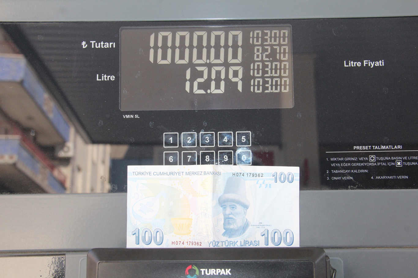 Akaryakıt fiyatları 100 TL'yi aştı: Sürücüler tepkili
