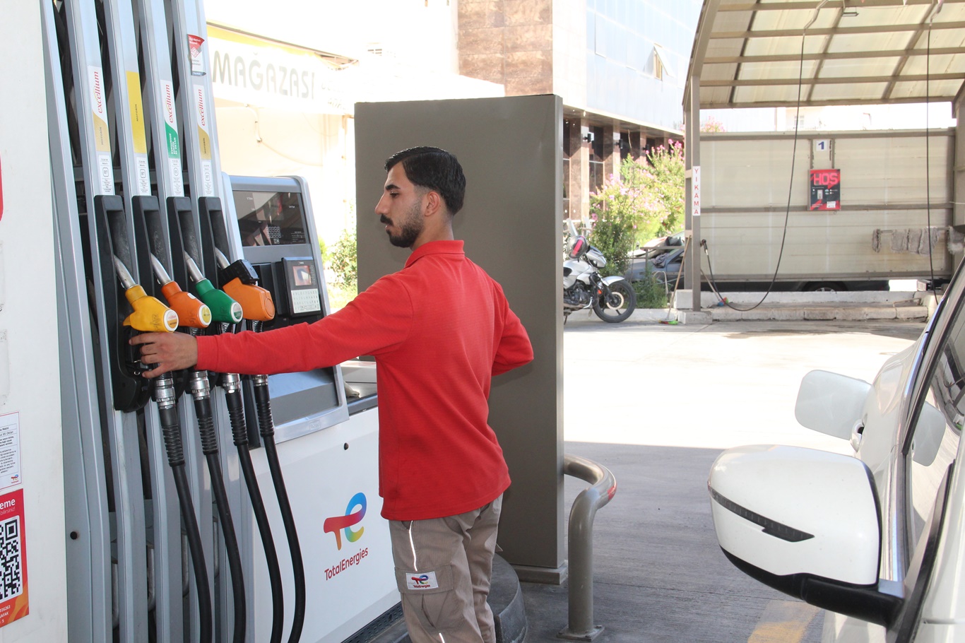 Akaryakıt fiyatları 100 TL'yi aştı: Sürücüler tepkili