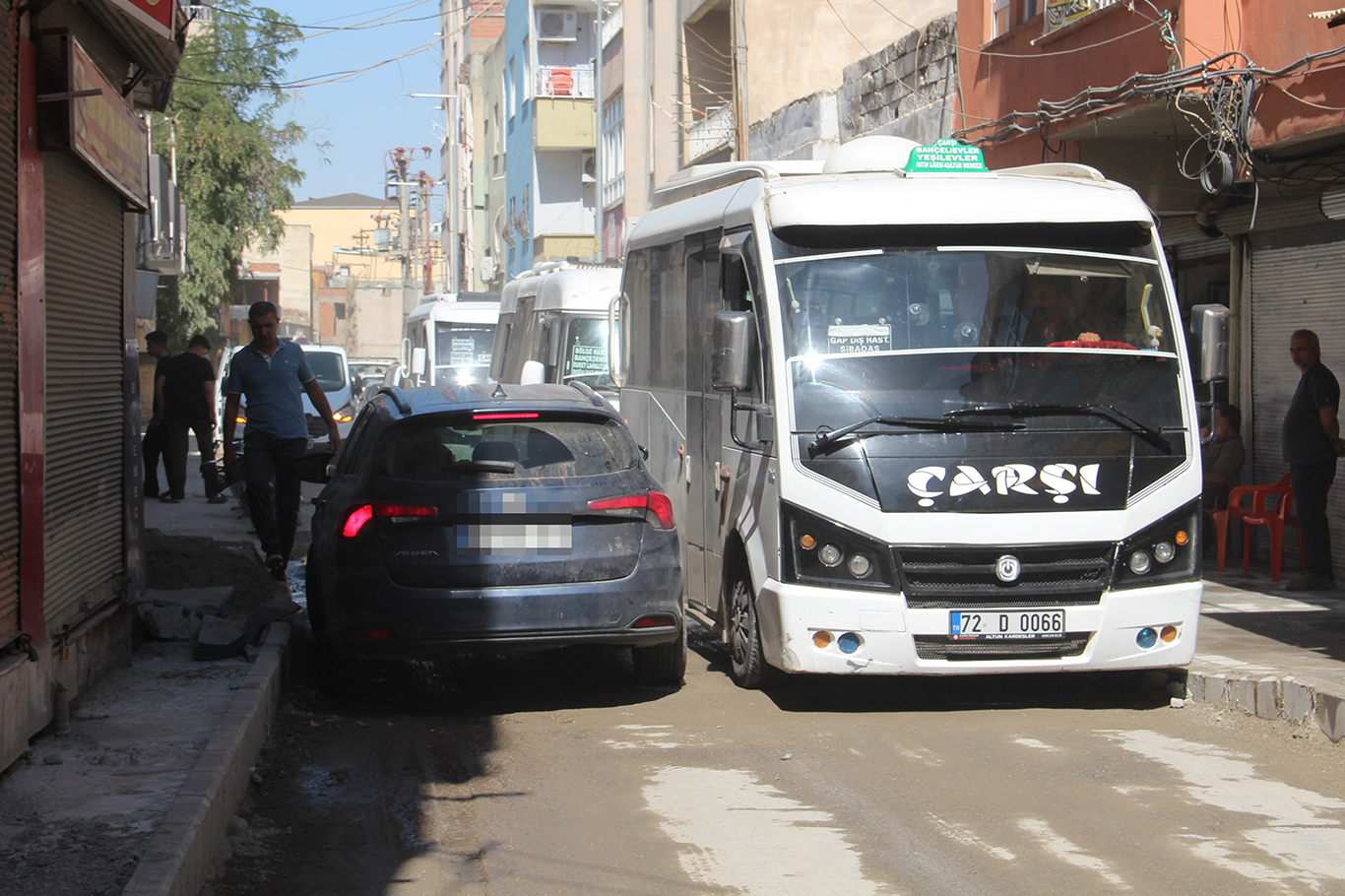 Batman'da mahalleli ve esnaf tozdan ve yarım kalan çalışmalardan şikâyetçi