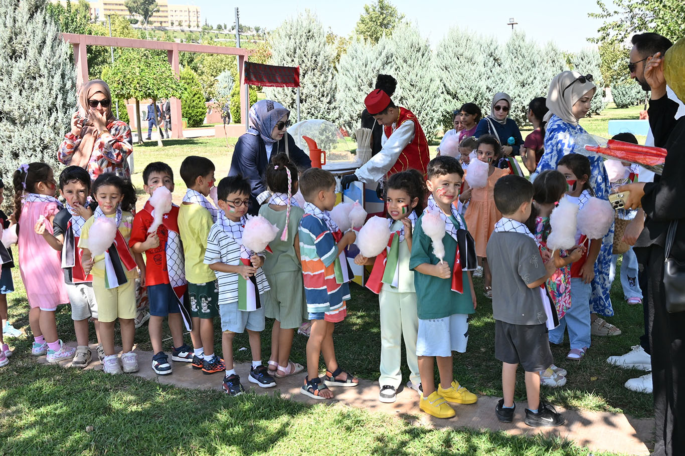 Şanlıurfa'da Gazze'deki çocuklar için uçurtmalar gökyüzüne bırakıldı