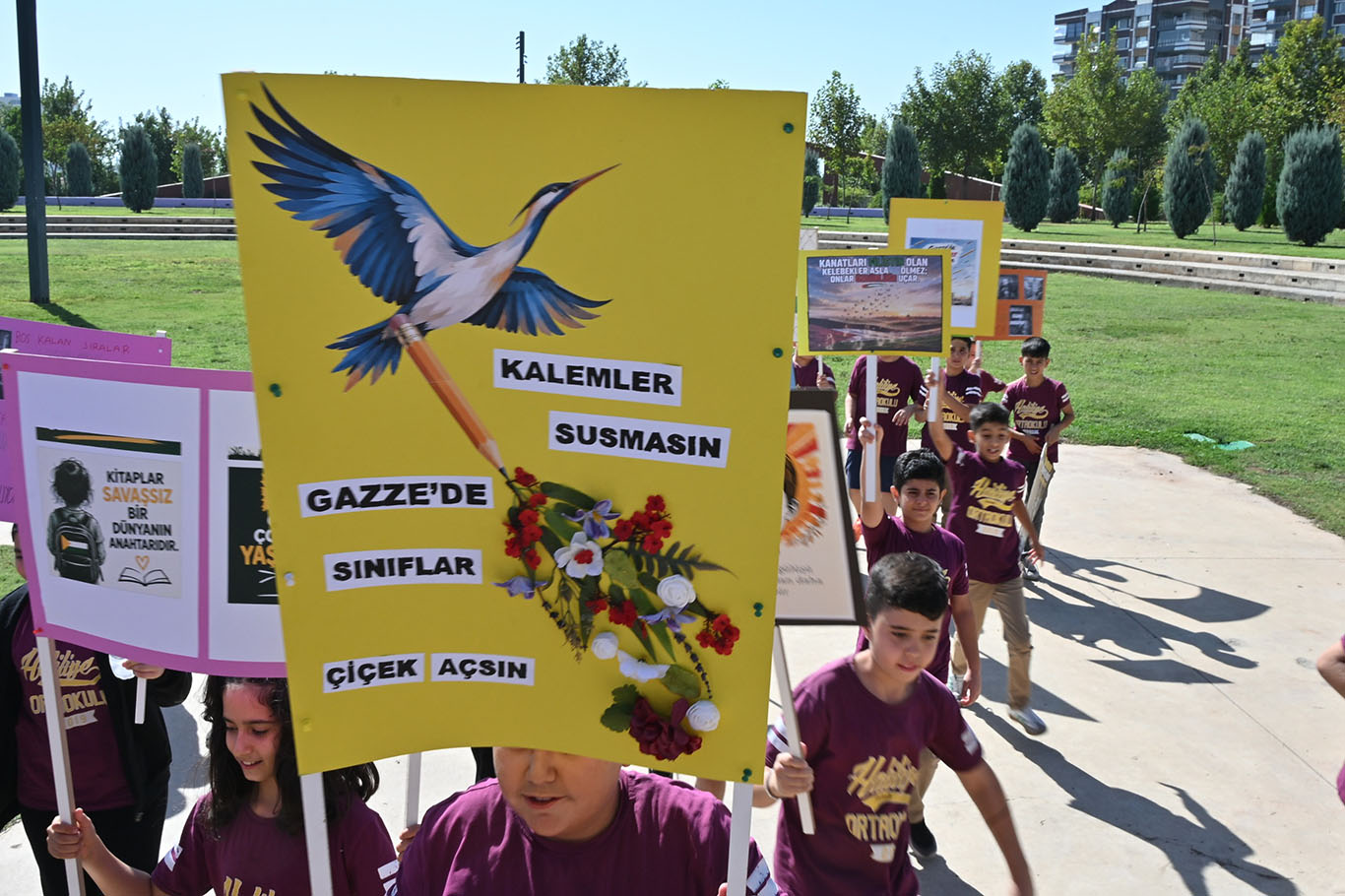 Şanlıurfa'da Gazze'deki çocuklar için uçurtmalar gökyüzüne bırakıldı