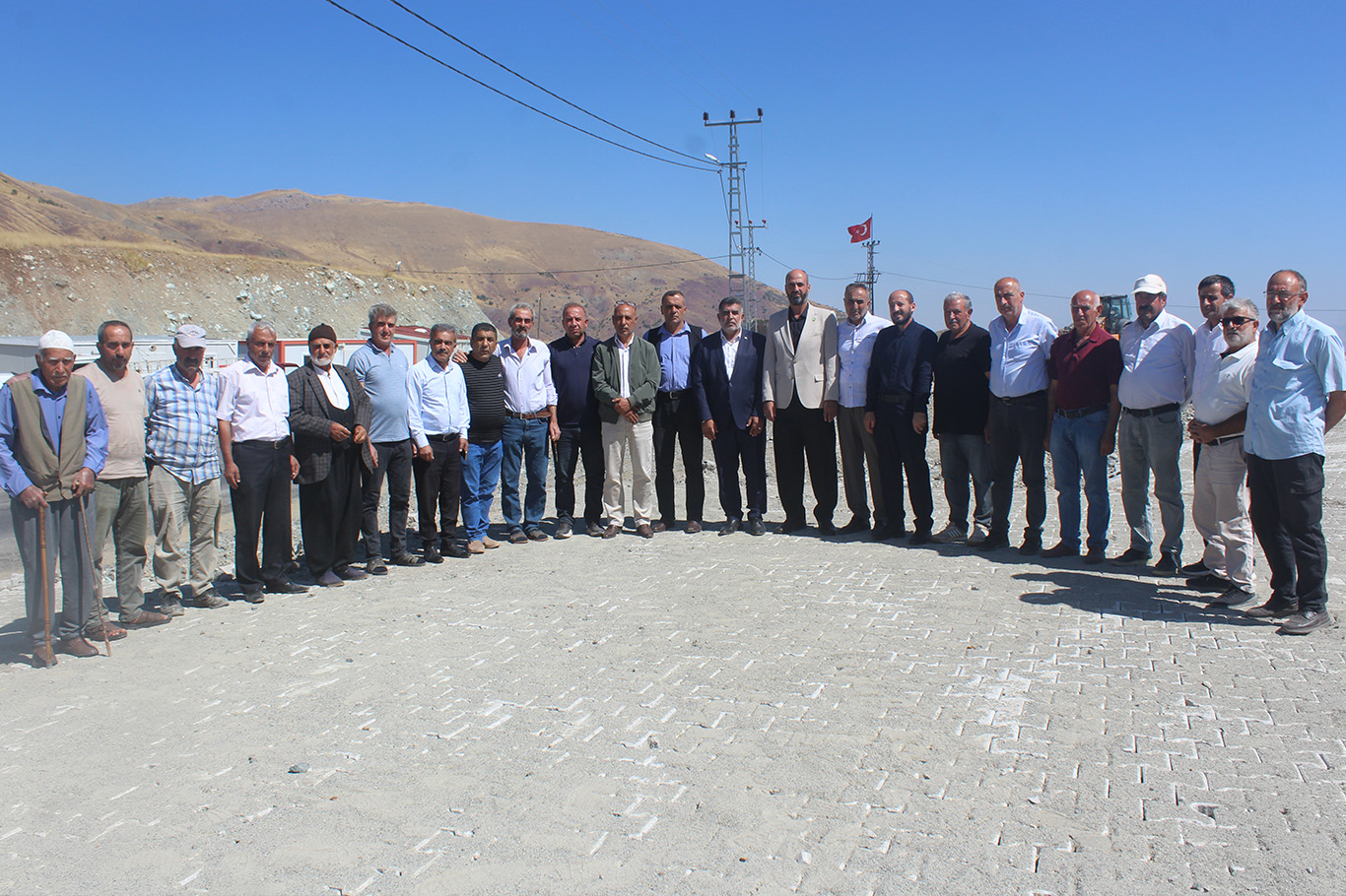 HÜDA PAR Elazığ'da Kartaldere yolunun Karayolları ağına alınmasını istedi