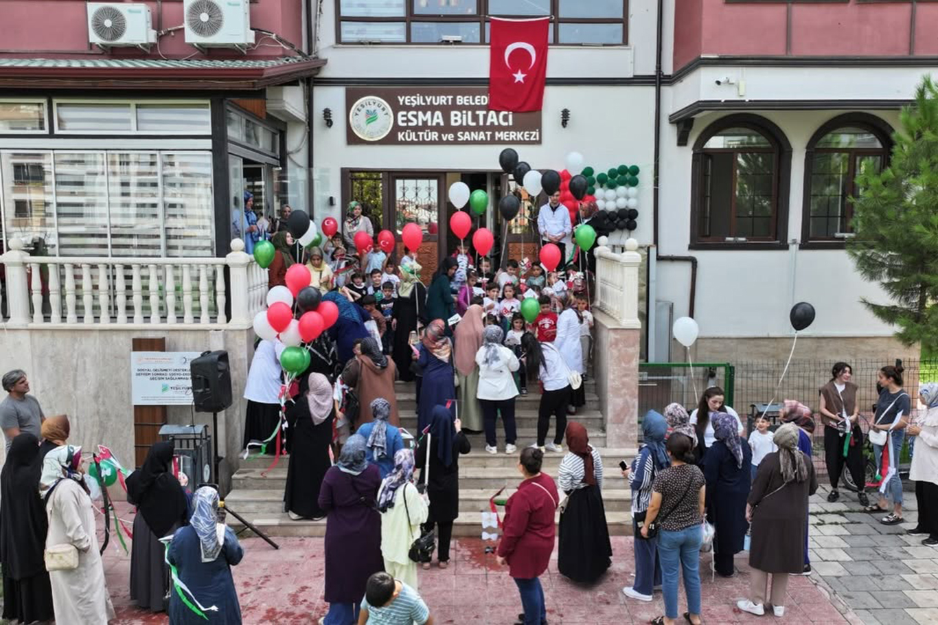 Uçurtmalar Gazze'deki çocuklar için gökyüzüne yükseldi
