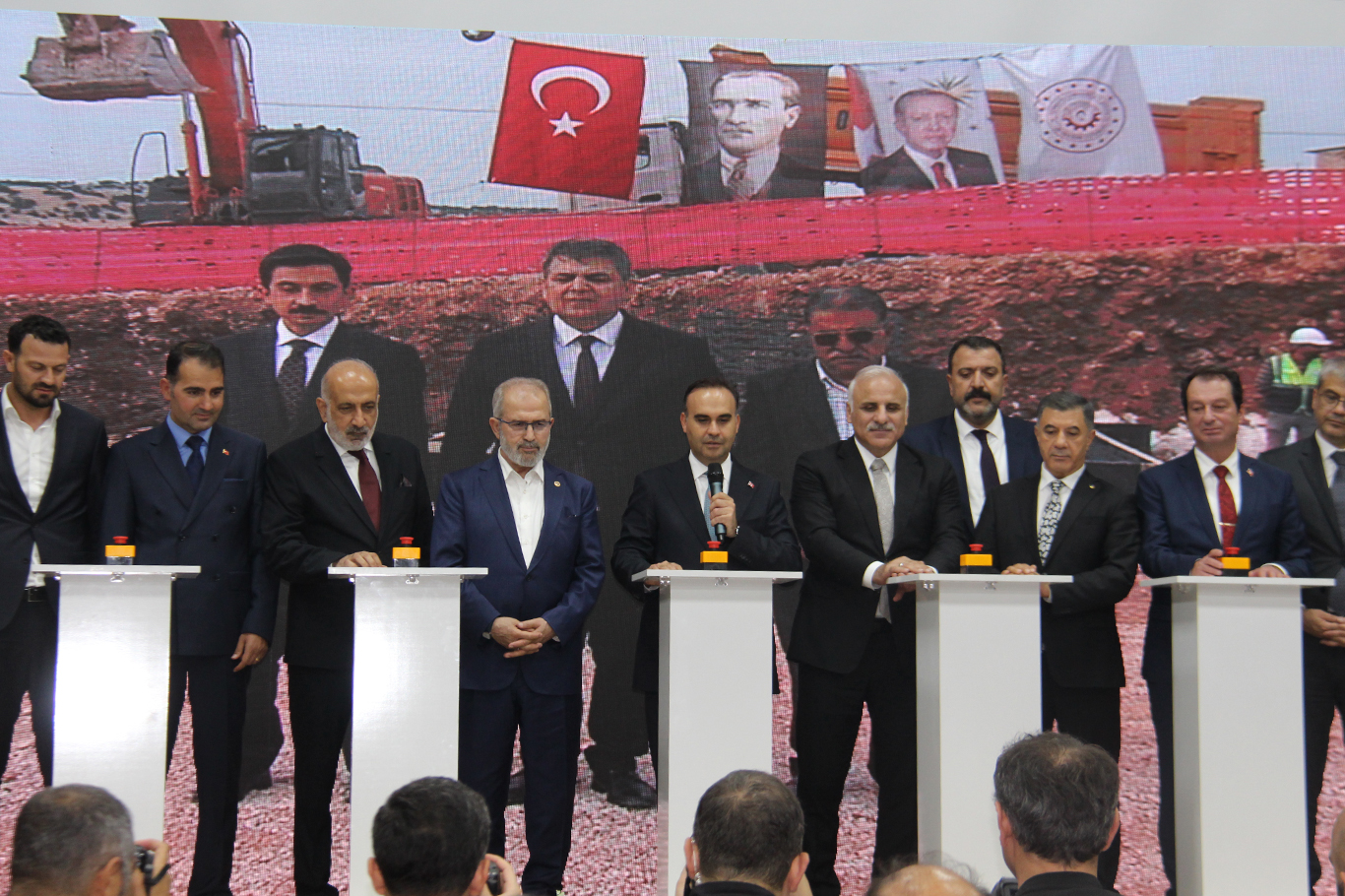 Bakan Kacır Diyarbakır'da 20 projeyi açıkladı: 177 milyarlık yatırım, 141 bin istihdam