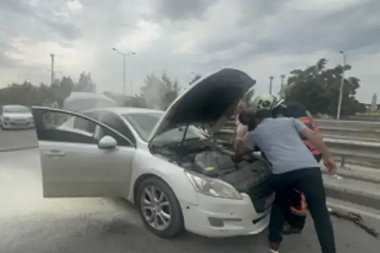 Malatya'da seyir halindeki otomobil aniden alev aldı