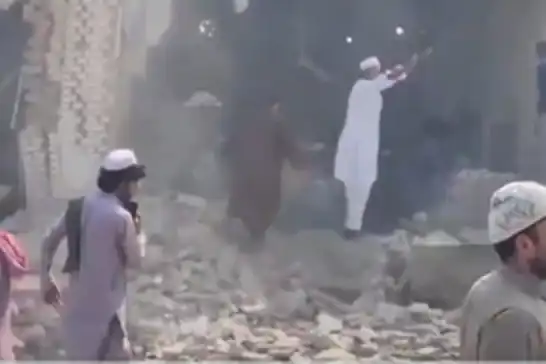 افزایش شمار قربانیان حمله دوگانه در پاکستان به ۲۱ نفر شامل ۱۵ نیروی پلیس