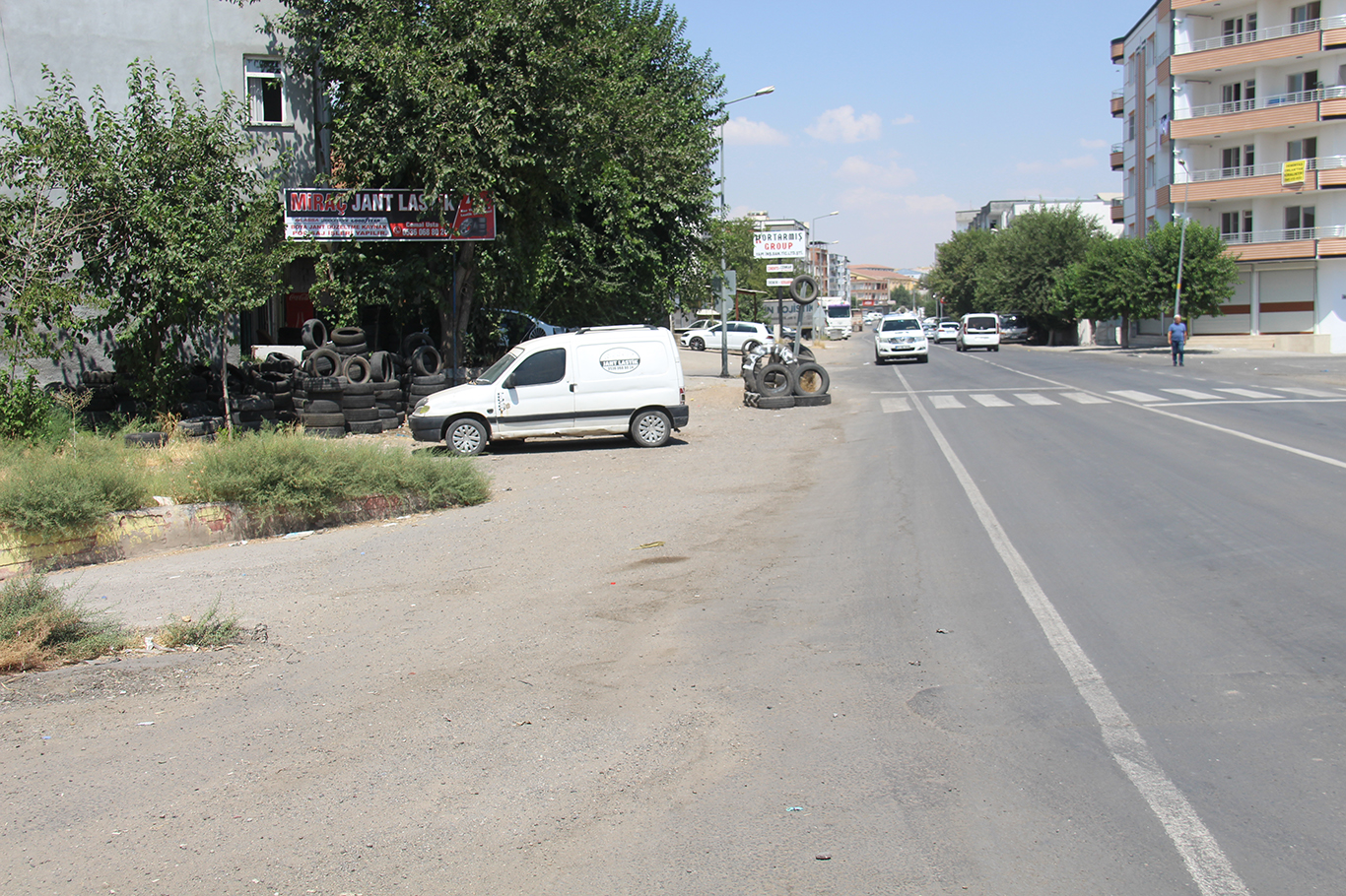 HÜDA PAR’dan Bismil’de ulaşım güvenliği çağrısı: Bu caddede yayalar her gün hayati tehlikeyle karşı karşıya
