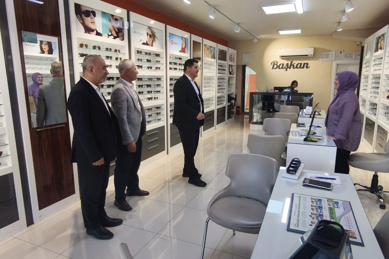 HÜDA PAR Antalya teşkilatı sektörel ziyaretler kapsamında eczacıların sorunlarını dinledi