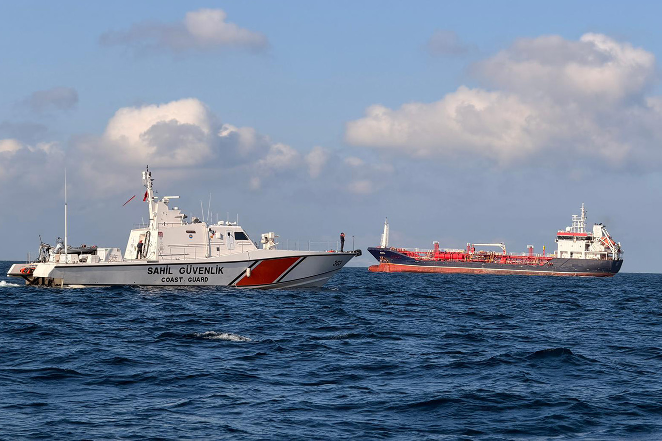 Marmara Denizi’nde batan gemiyi arama çalışmaları sürüyor
