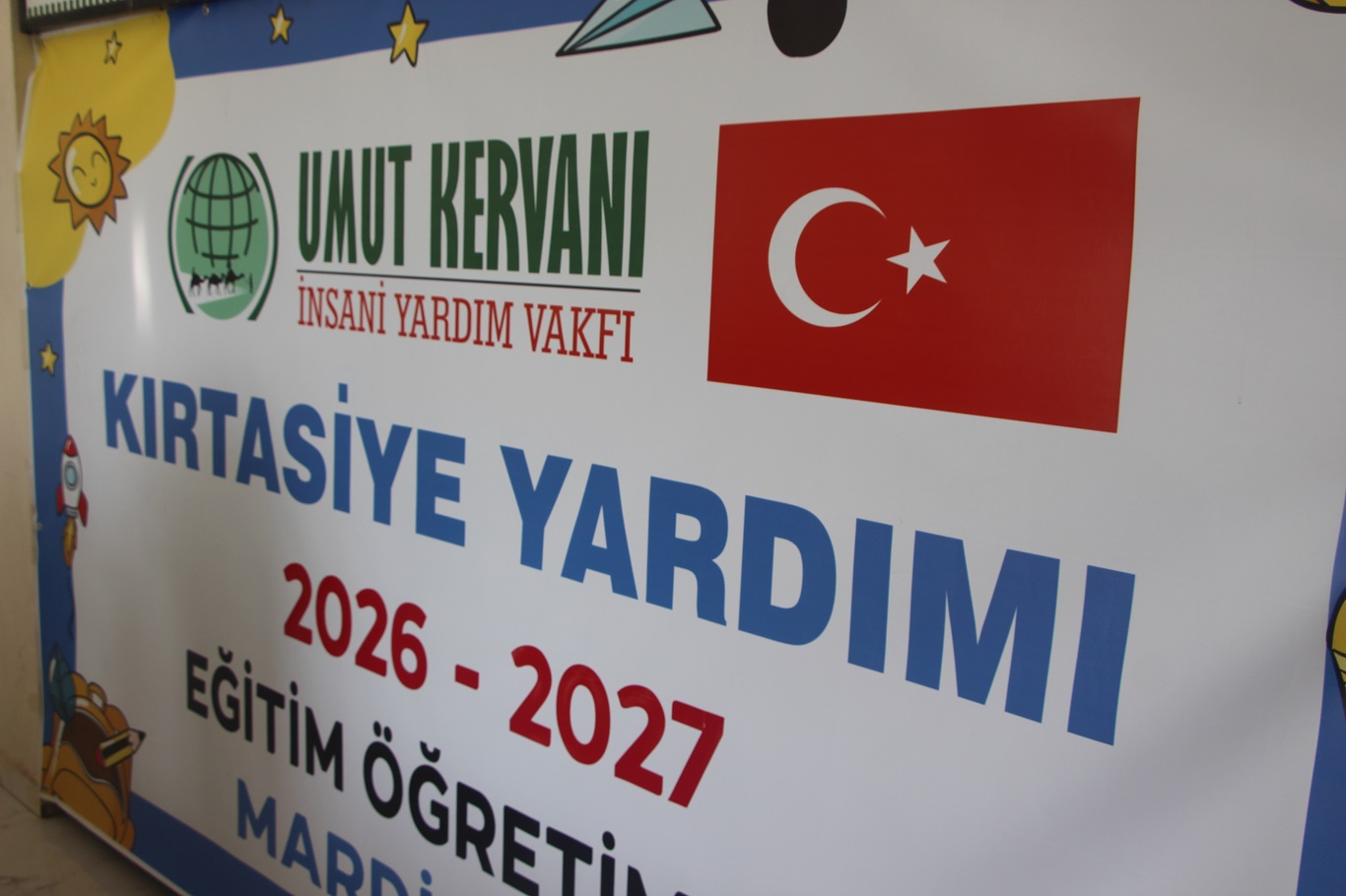 Umut Kervanı, Mardin'de onlarca aileye kırtasiye yardımı