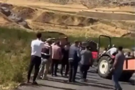 Siirt’te traktör devrildi: 4 yaralı