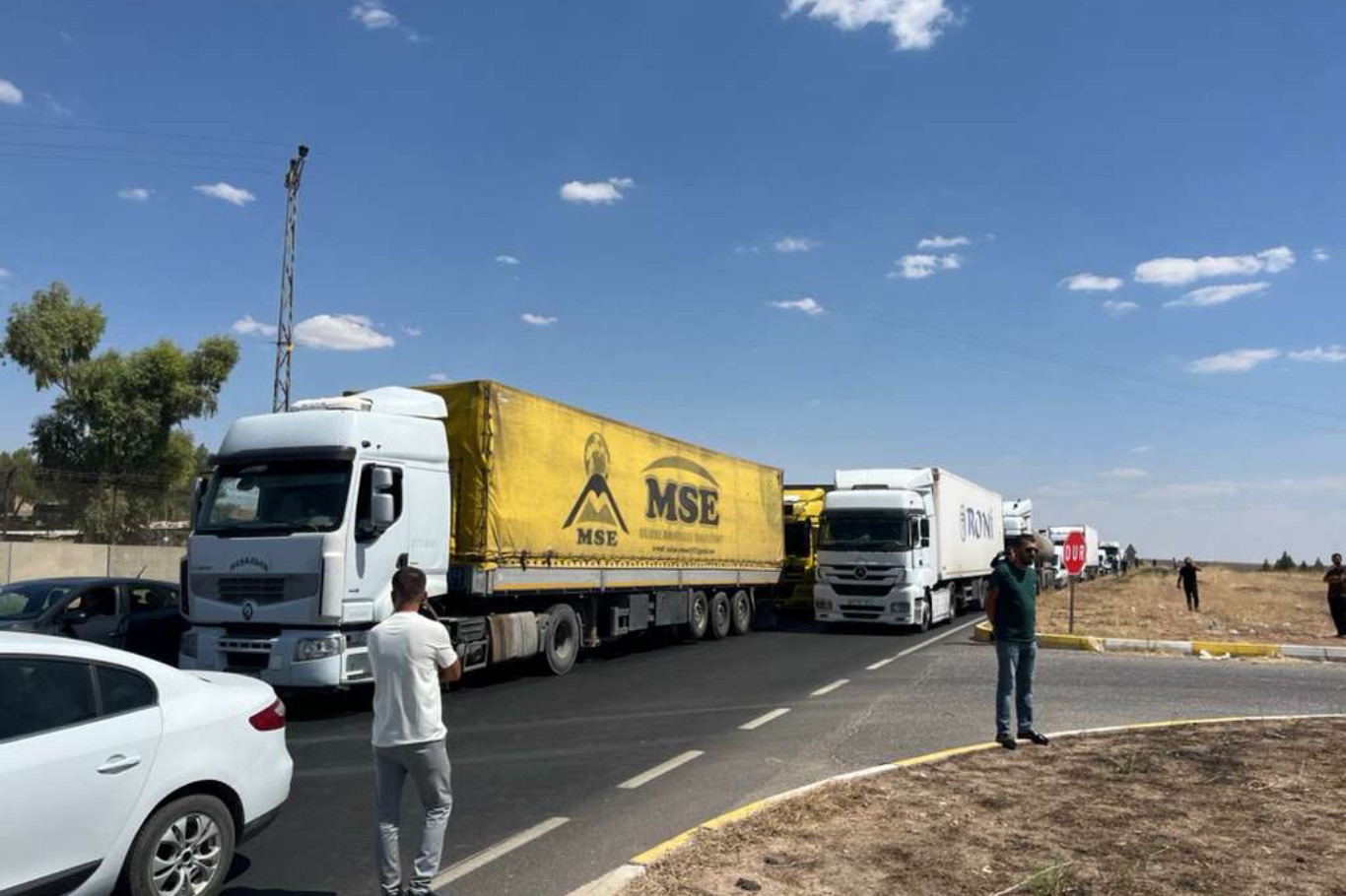 Mardin’de  3 günlük elektrik kesintisi eylemi: uluslararası ipekyolu trafiğe kapatıldı